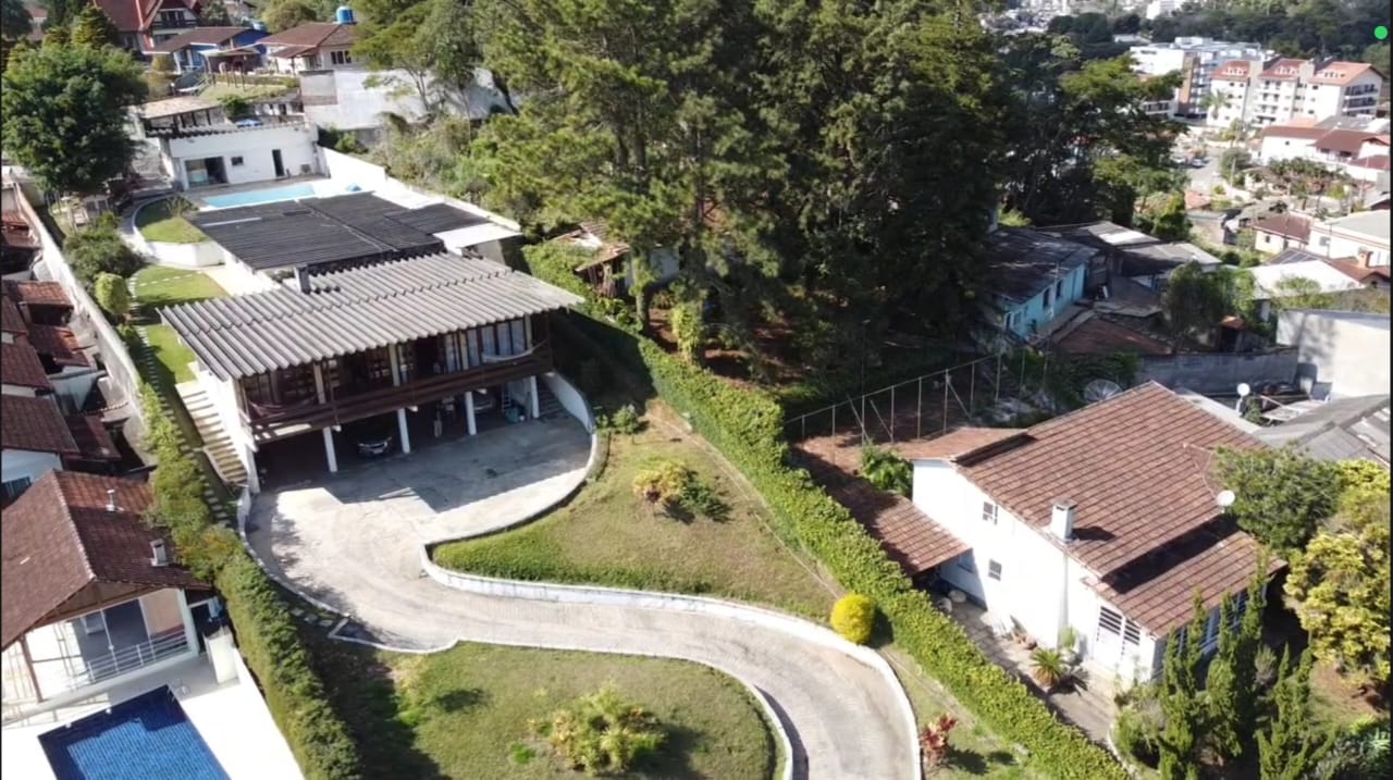 Oportunidade em Teresópolis – Imóvel com Potencial Comercial ou Residencial — Foto 2